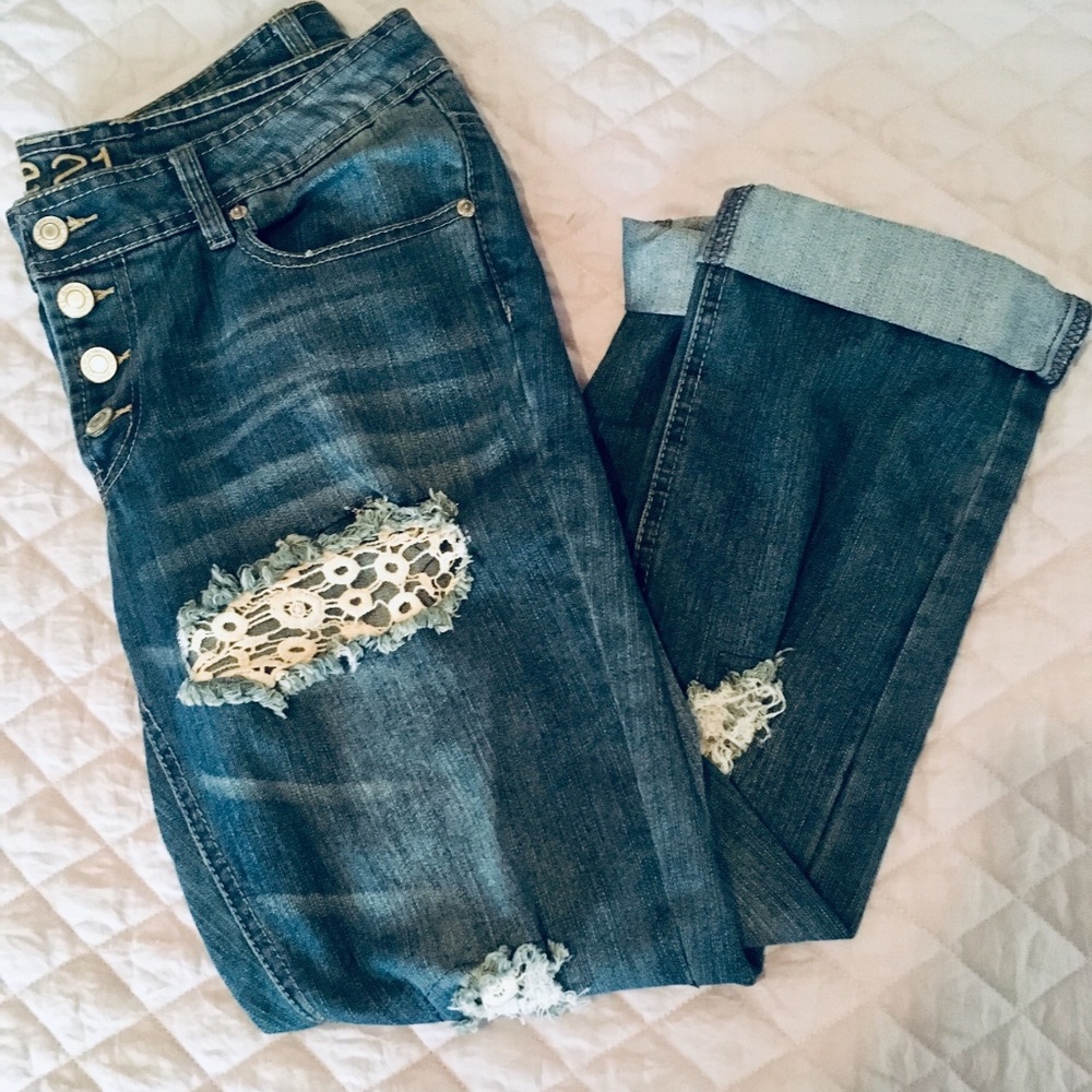 Rue21 Distressed Lace Trim Curvy Crops Jeans
